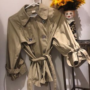 Michael Kors top with rain-jacket look. L. -belted with large silver buttons